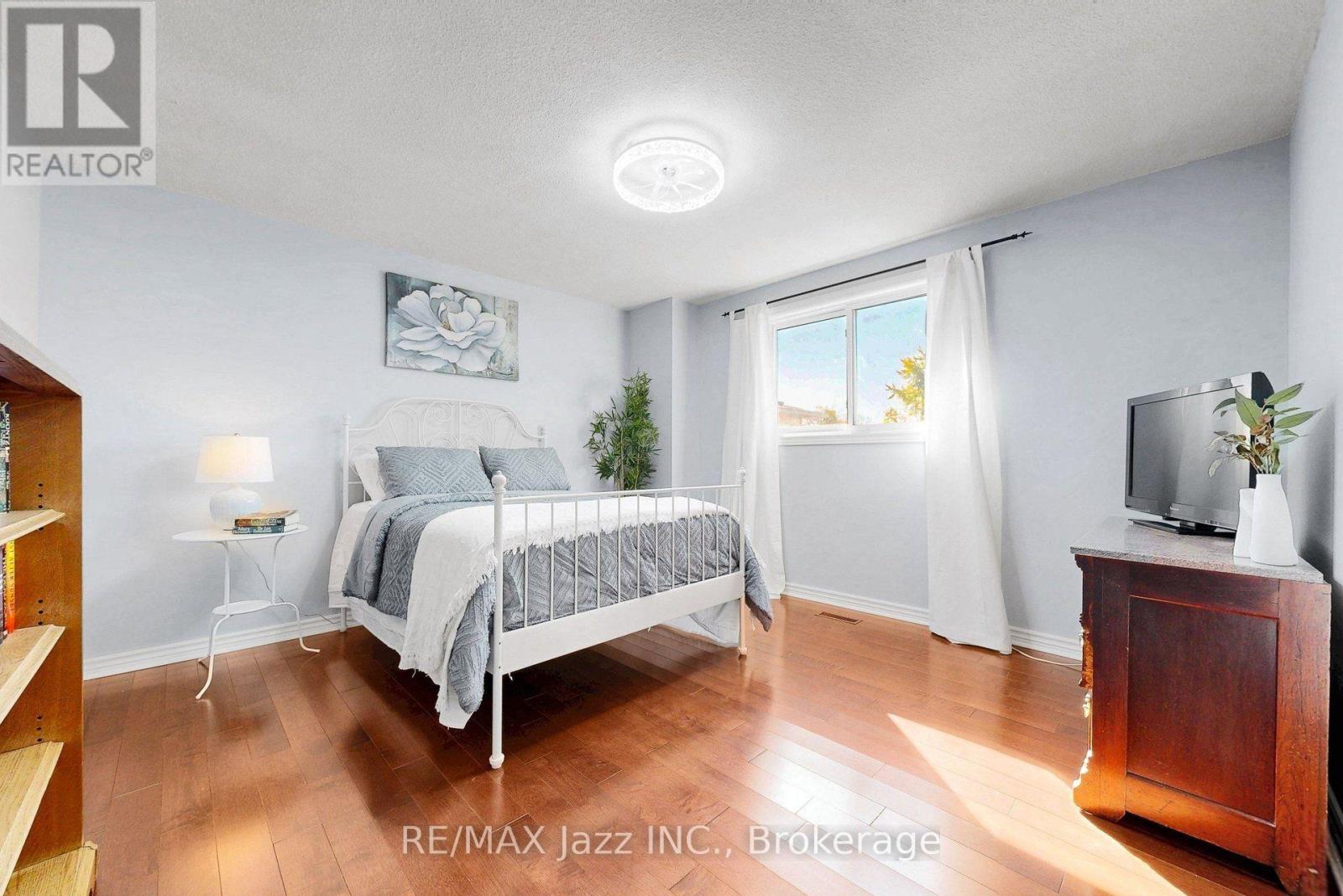10 Trinity Crescent, Whitby, ON photo 35