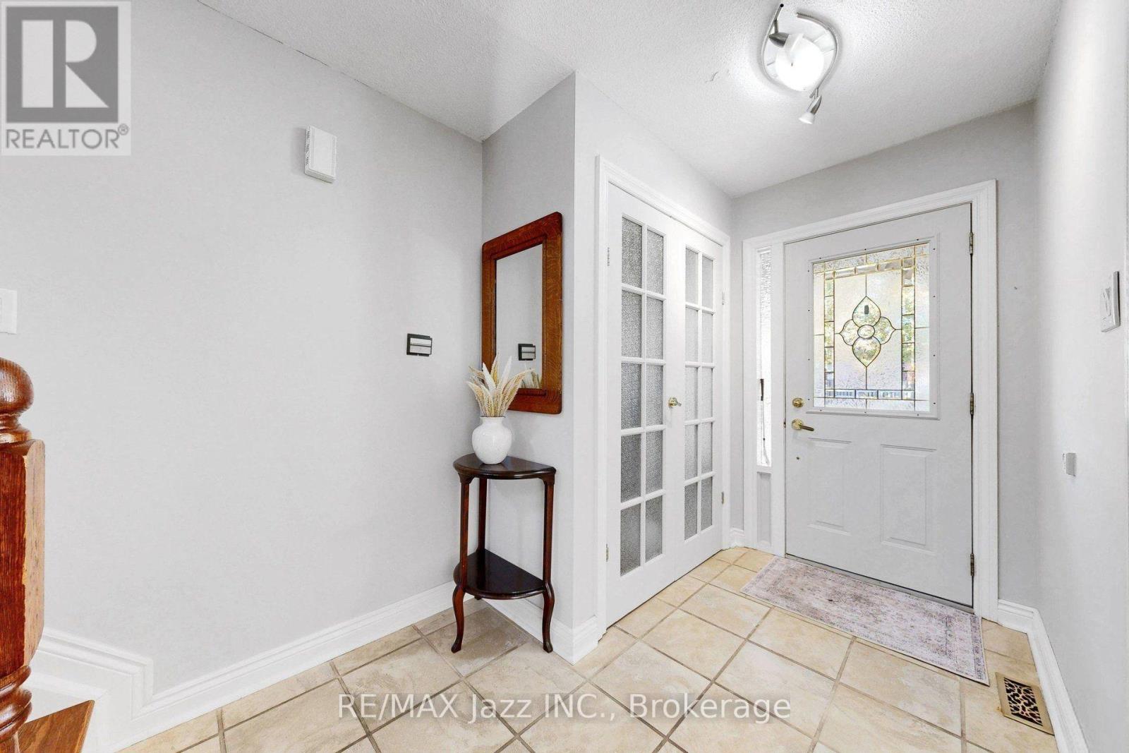 10 Trinity Crescent, Whitby, ON photo 4