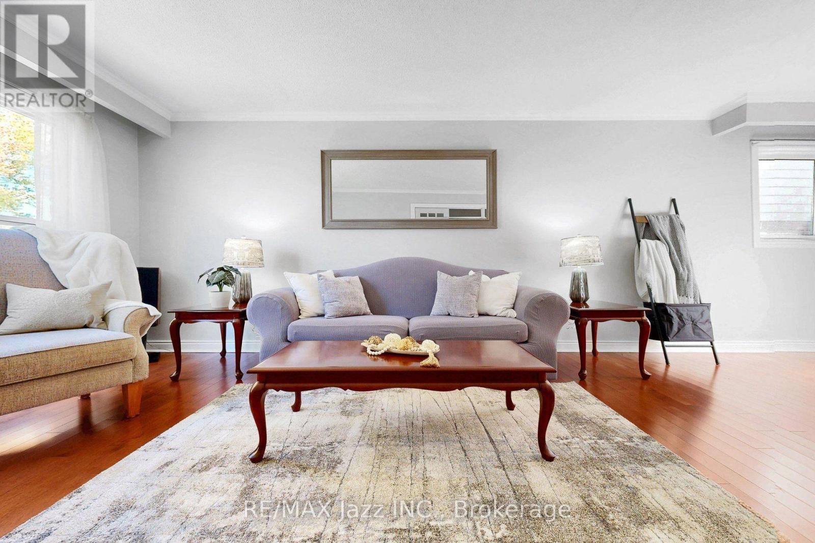 10 Trinity Crescent, Whitby, ON photo 6