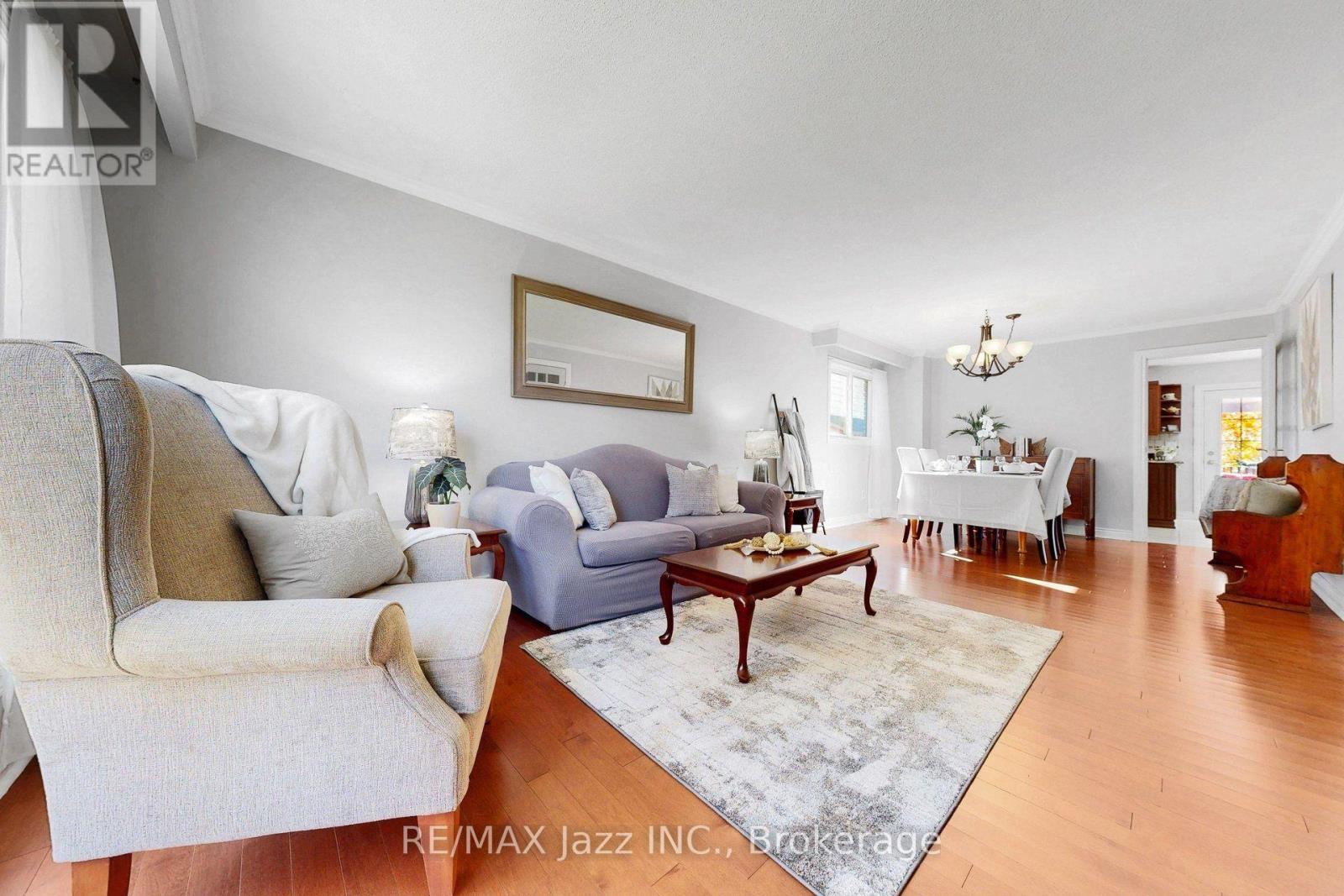 10 Trinity Crescent, Whitby, ON photo 8