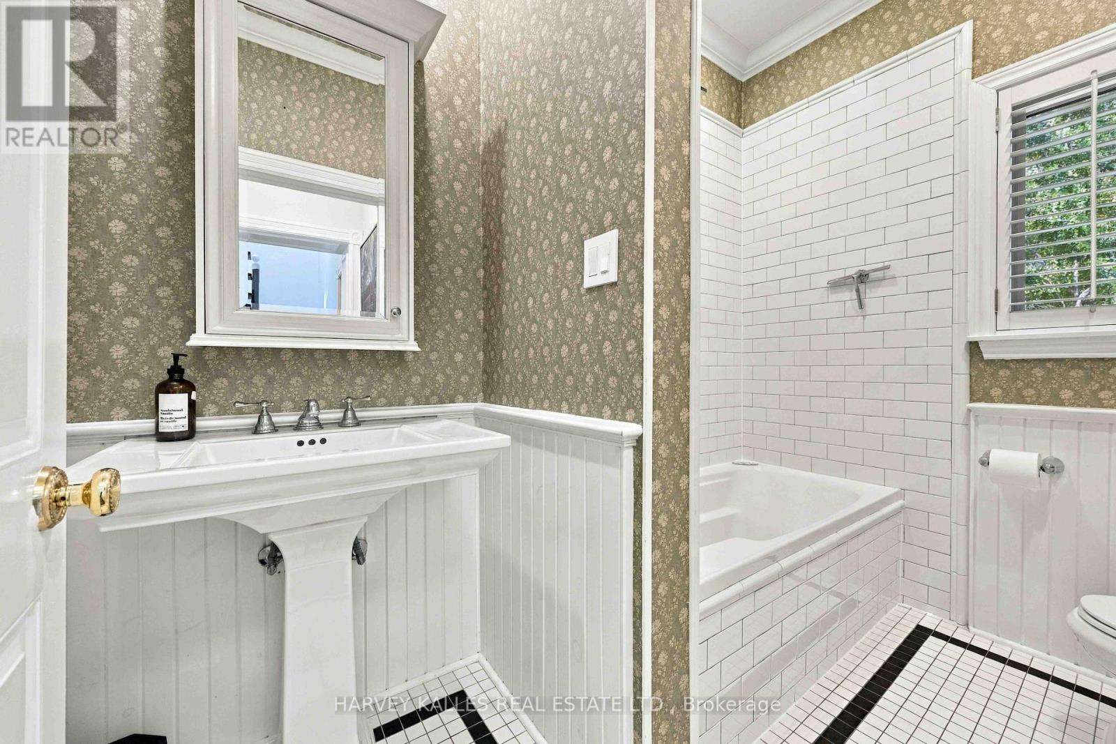 489 Ontario Street, Toronto, ON photo 16