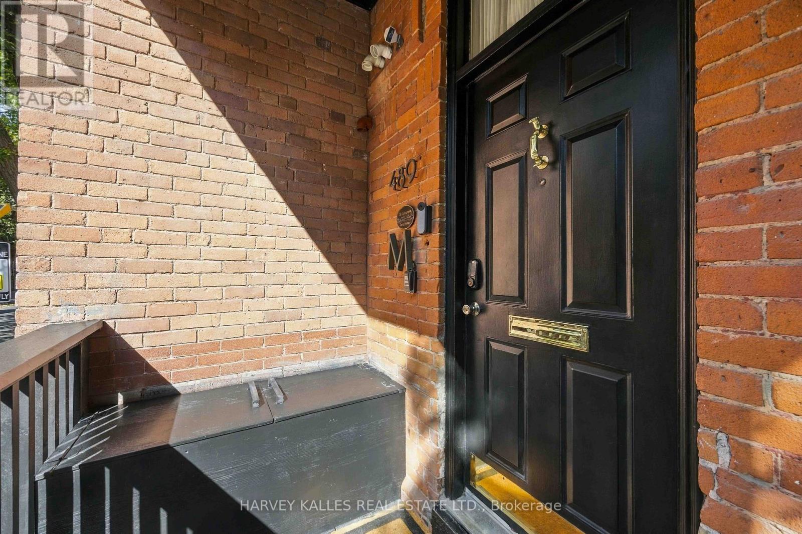489 Ontario Street, Toronto, ON photo 2