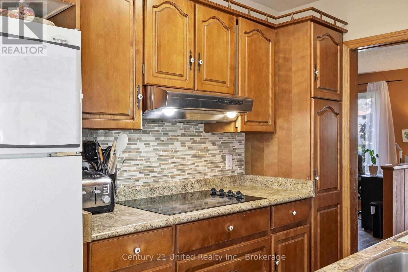 807 Highland Court, Peterborough, ON photo 10