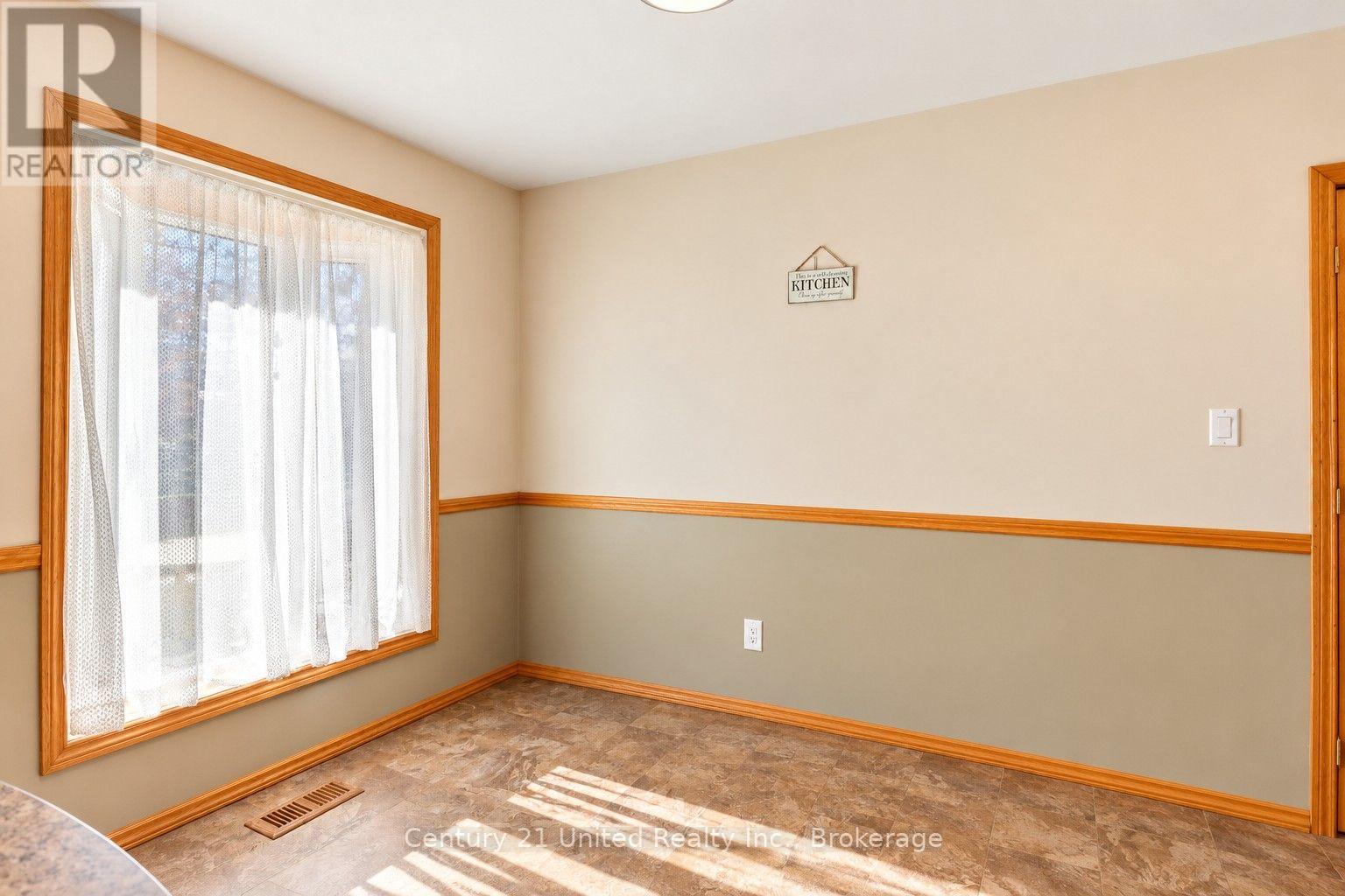 807 Highland Court, Peterborough, ON photo 11