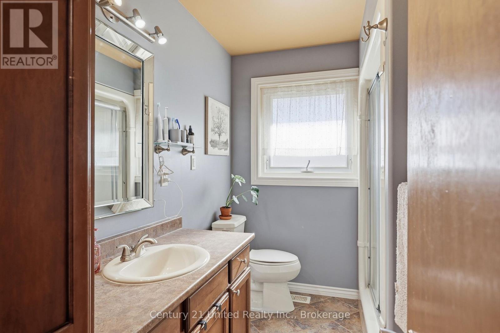 807 Highland Court, Peterborough, ON photo 19