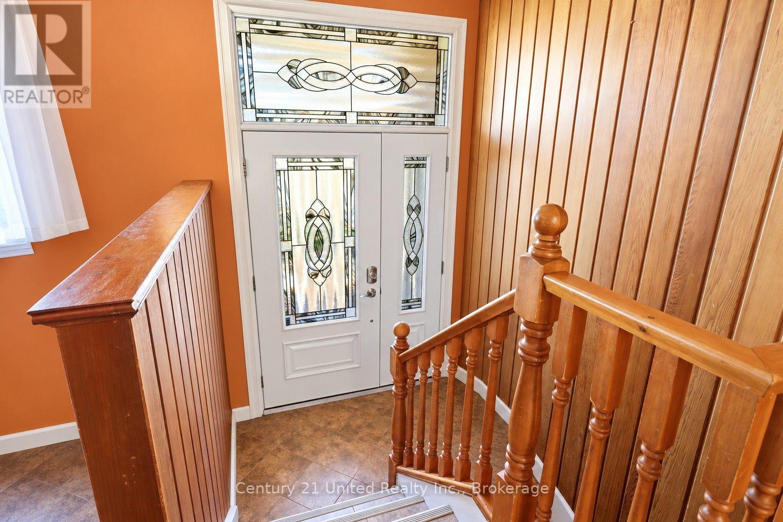 807 Highland Court, Peterborough, ON photo 3