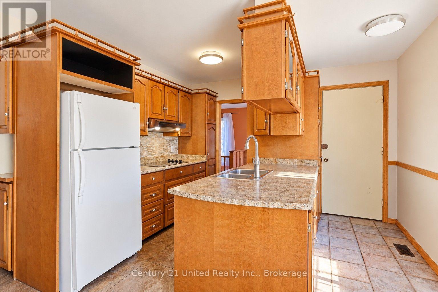 807 Highland Court, Peterborough, ON photo 9