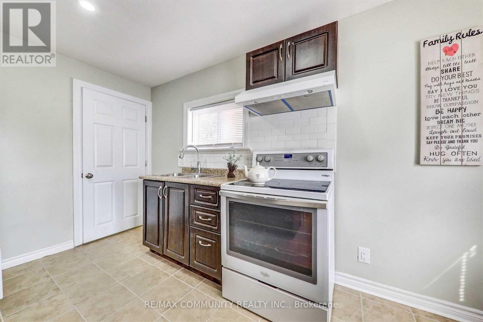 70 Colborne Street West, Oshawa, ON photo 10