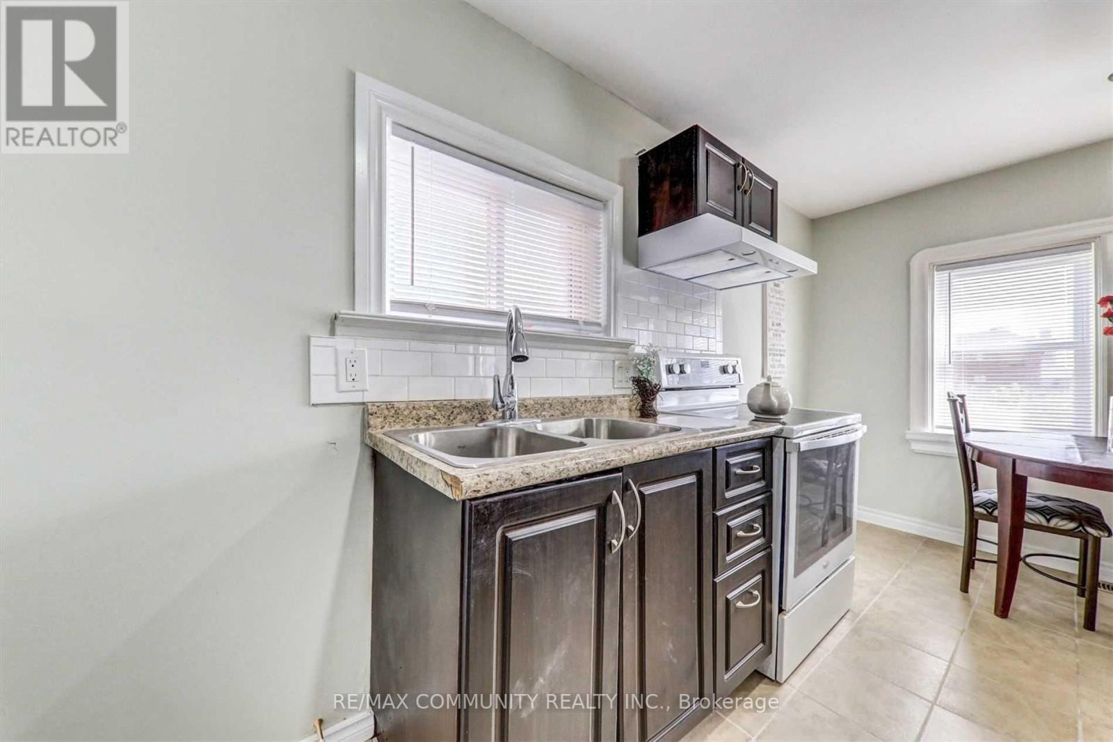 70 Colborne Street West, Oshawa, ON photo 12