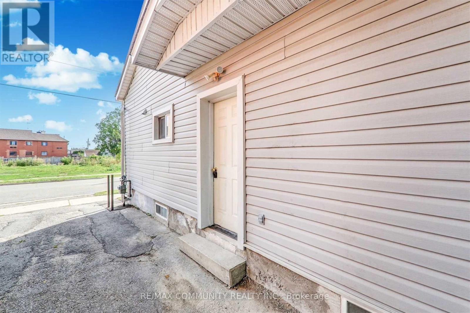 70 Colborne Street West, Oshawa, ON photo 24