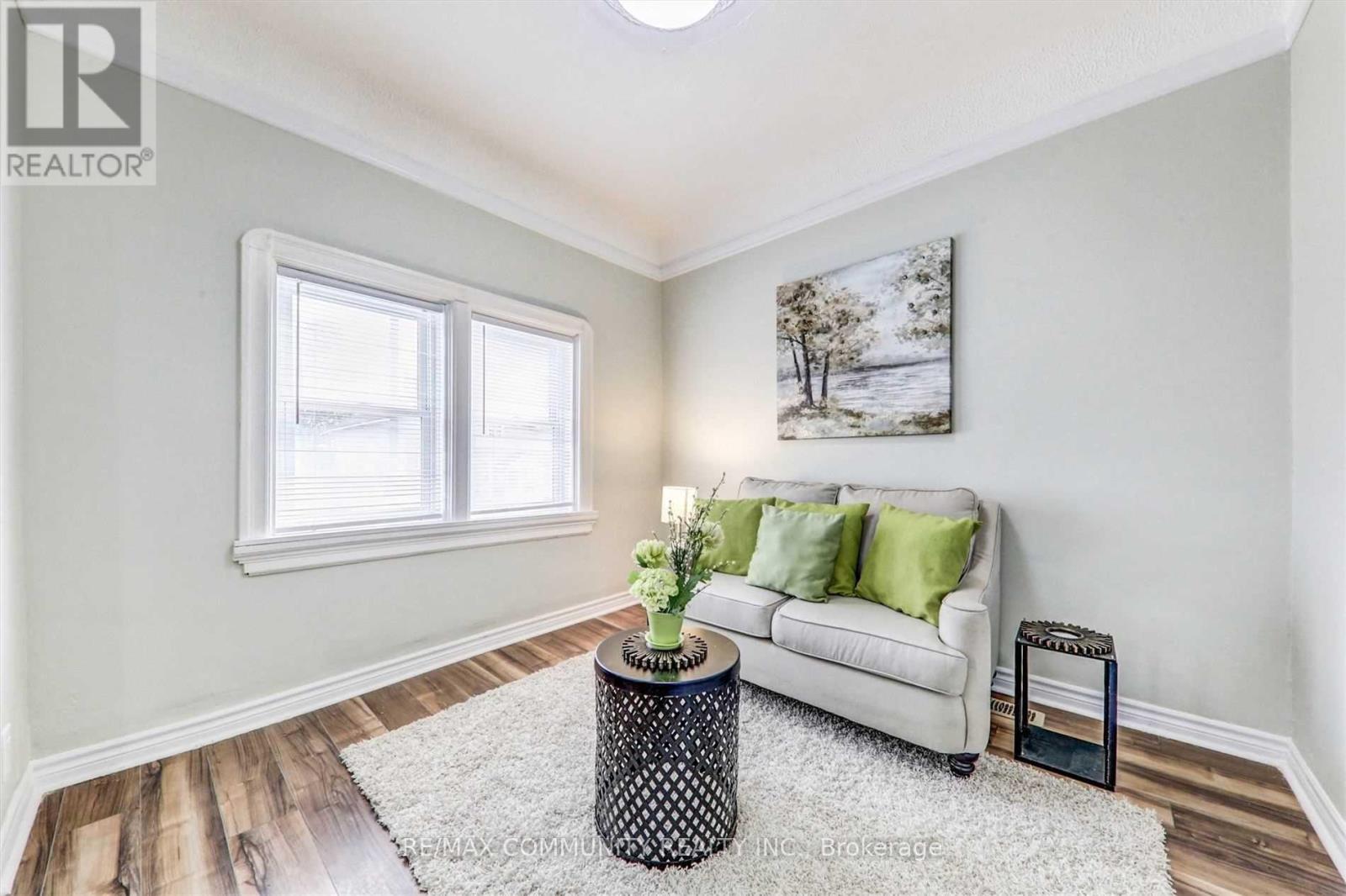 70 Colborne Street West, Oshawa, ON photo 7