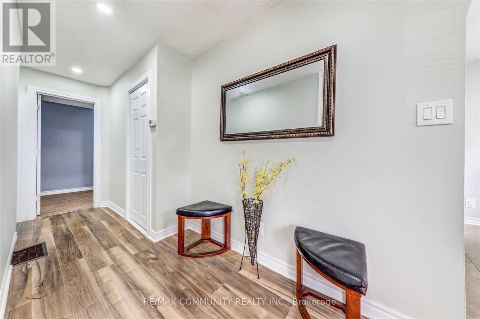 70 Colborne Street West, Oshawa, ON photo 8