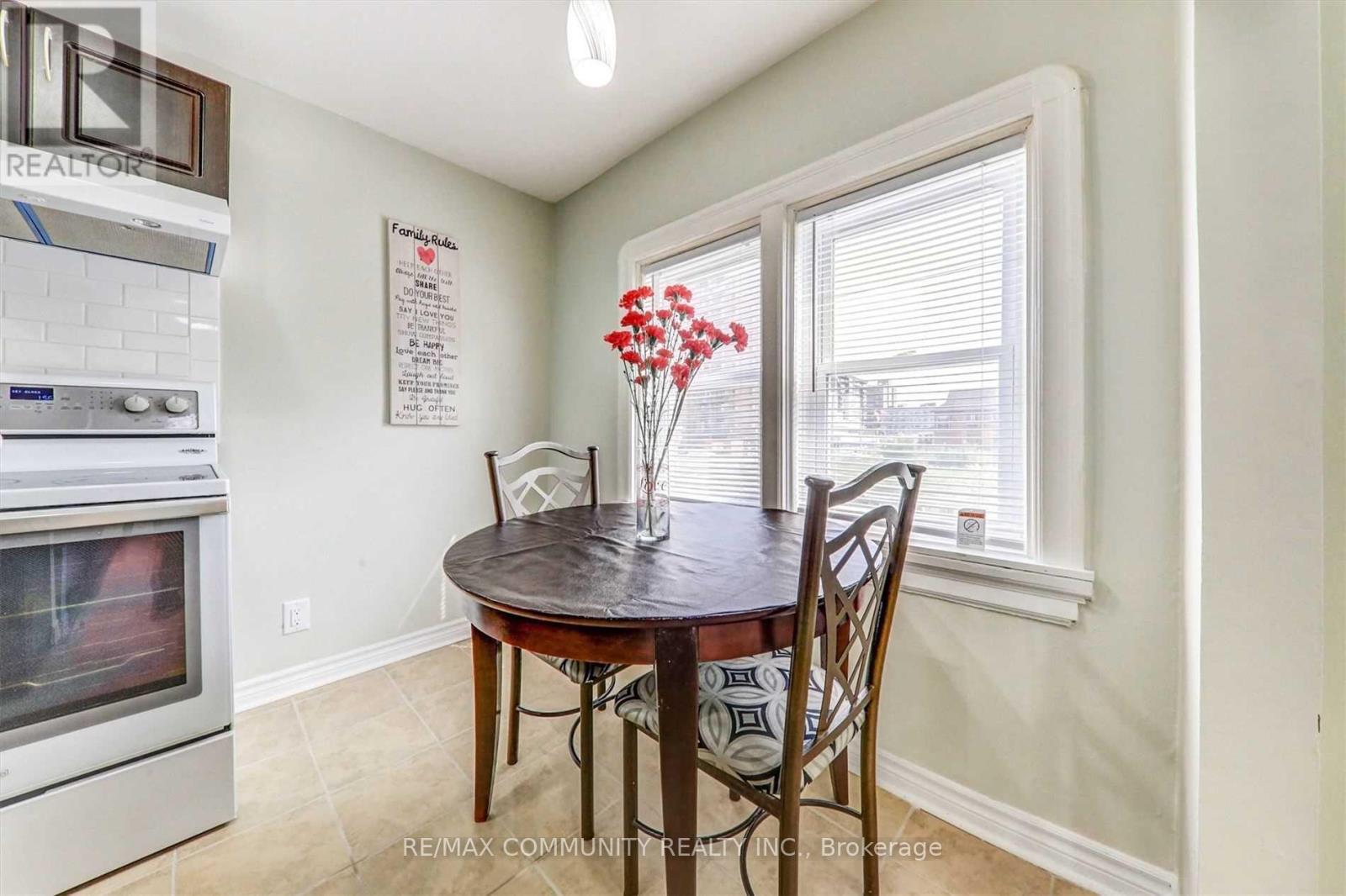 70 Colborne Street West, Oshawa, ON photo 9