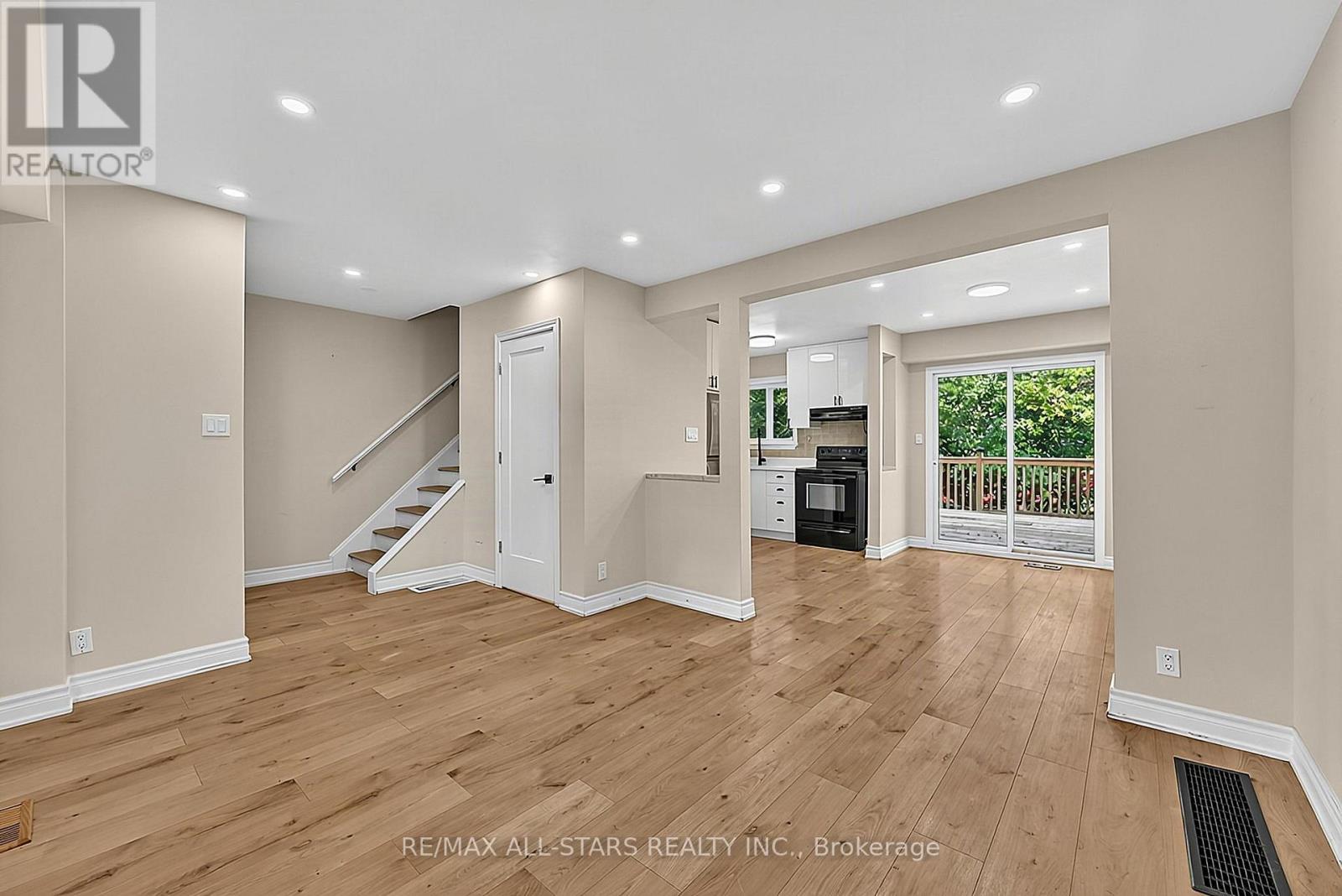 333 Neal Drive, Richmond Hill, ON photo 10