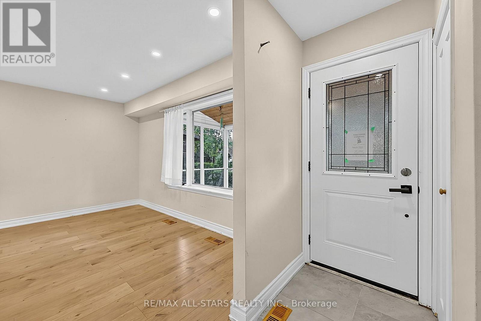 333 Neal Drive, Richmond Hill, ON photo 5