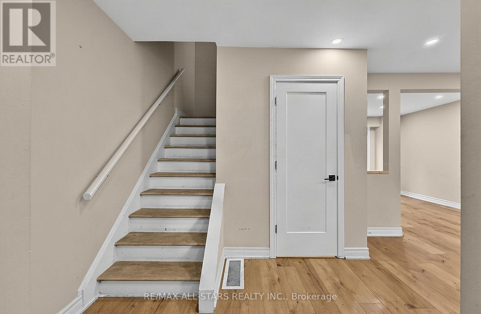 333 Neal Drive, Richmond Hill, ON photo 6