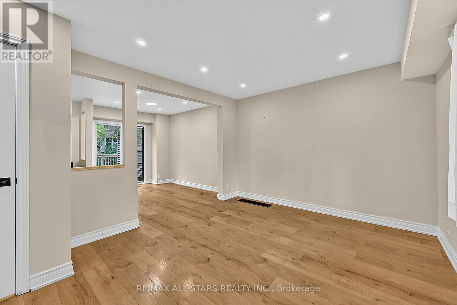 333 Neal Drive, Richmond Hill, ON photo 7