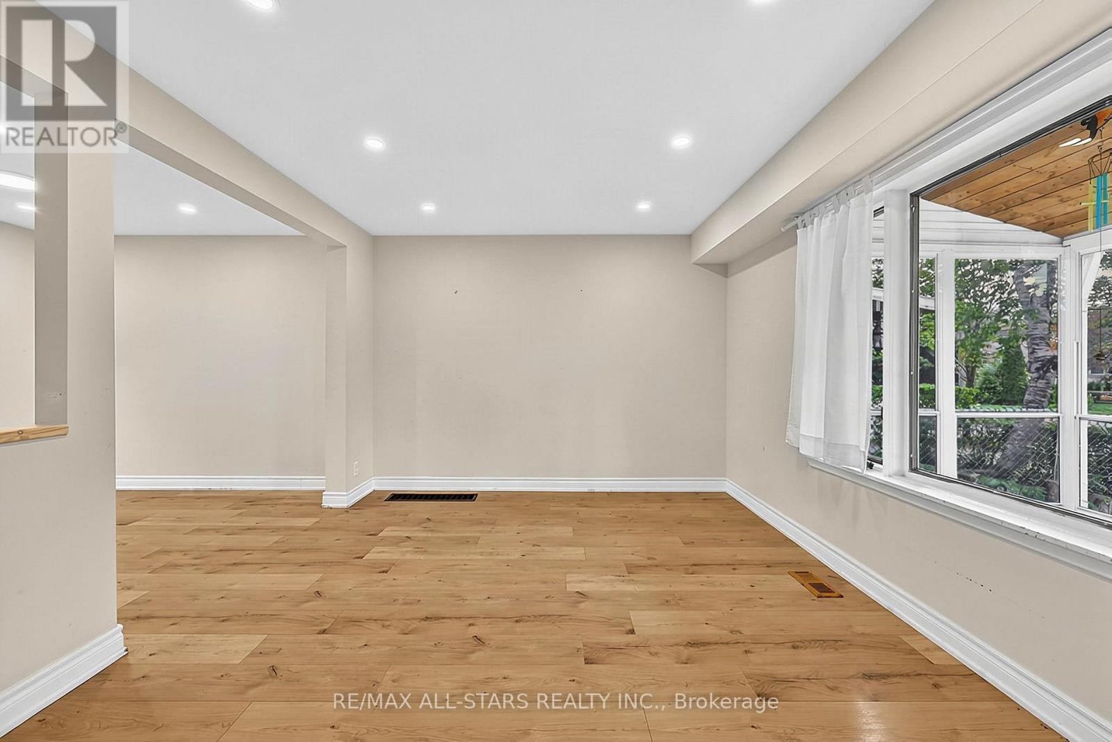 333 Neal Drive, Richmond Hill, ON photo 8