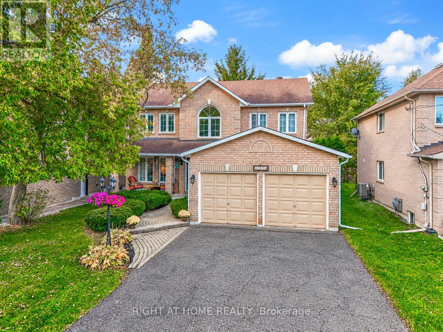 212 Olde Bayview Avenue, Richmond Hill, ON