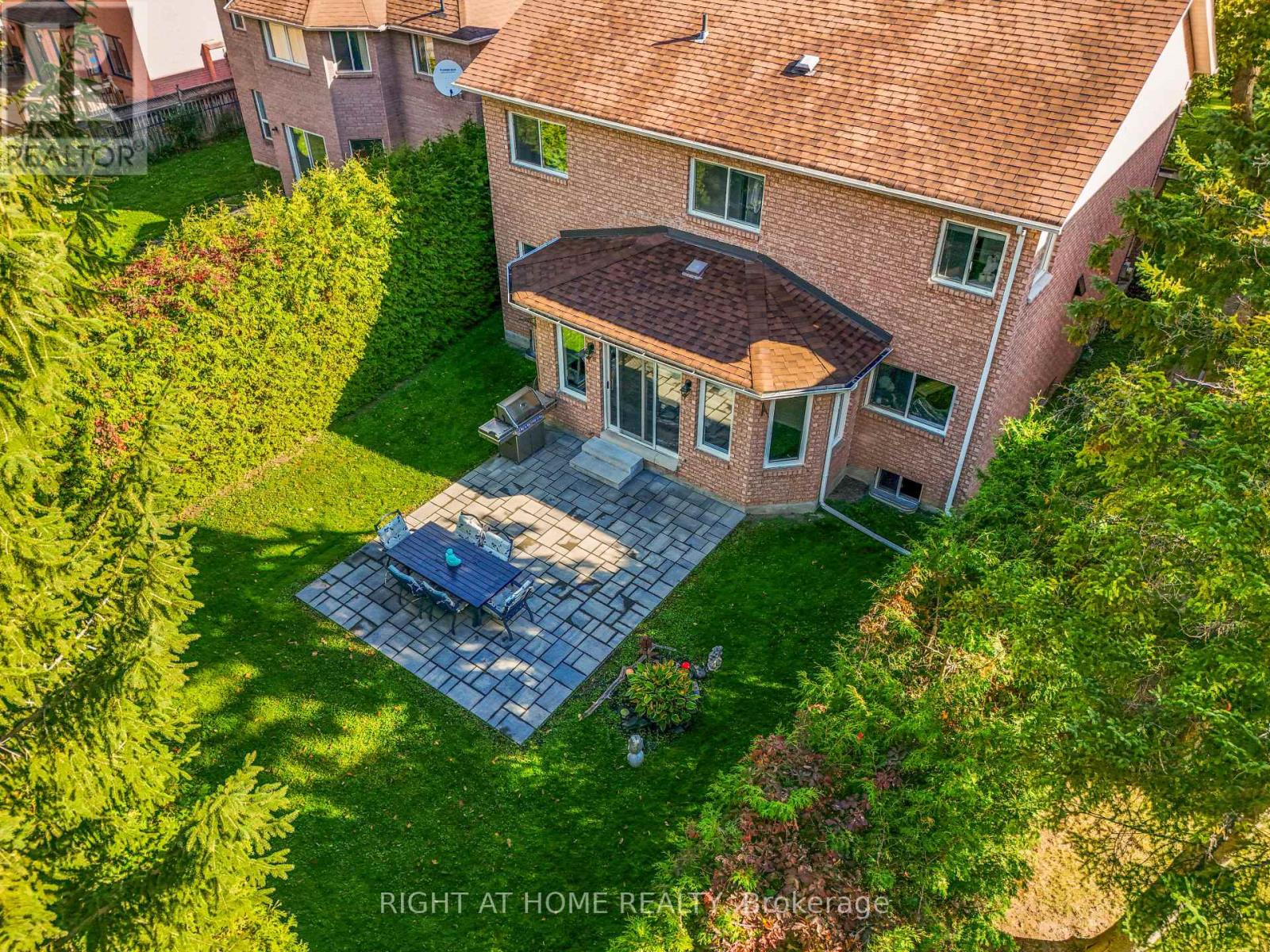 212 Olde Bayview Avenue, Richmond Hill, ON photo 4
