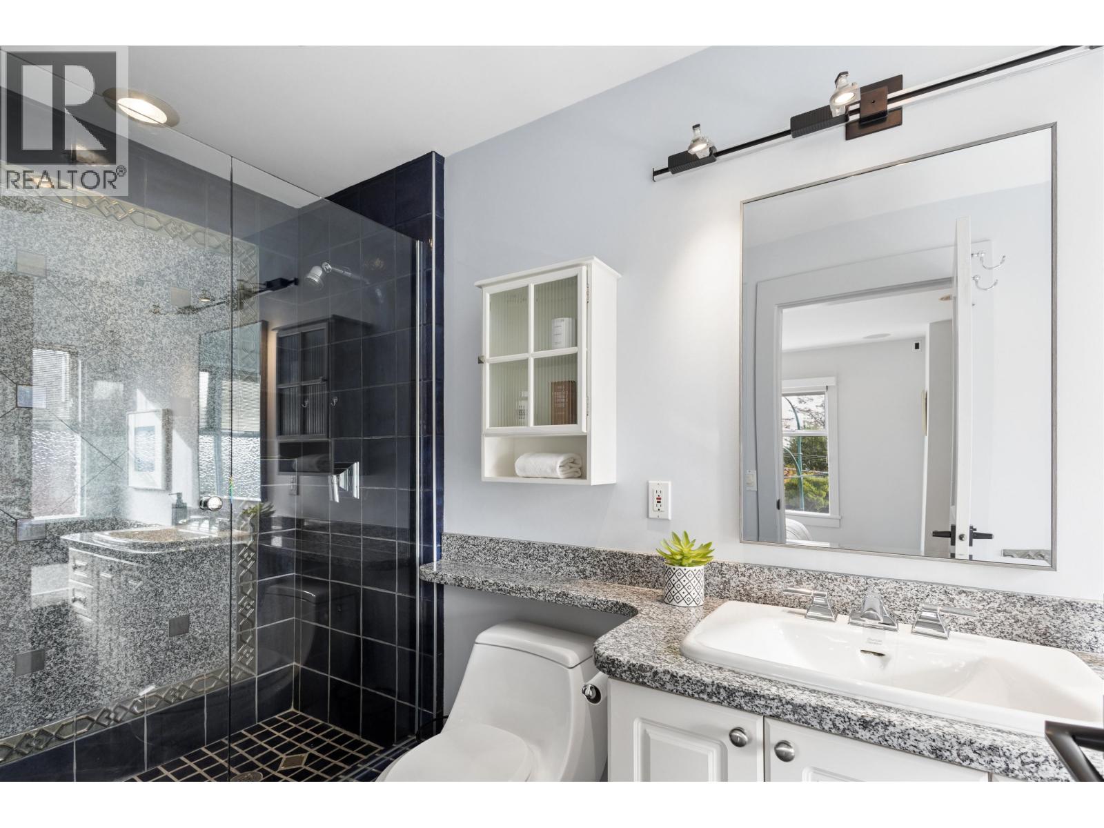 Photo of 2697 YORK AVENUE 25