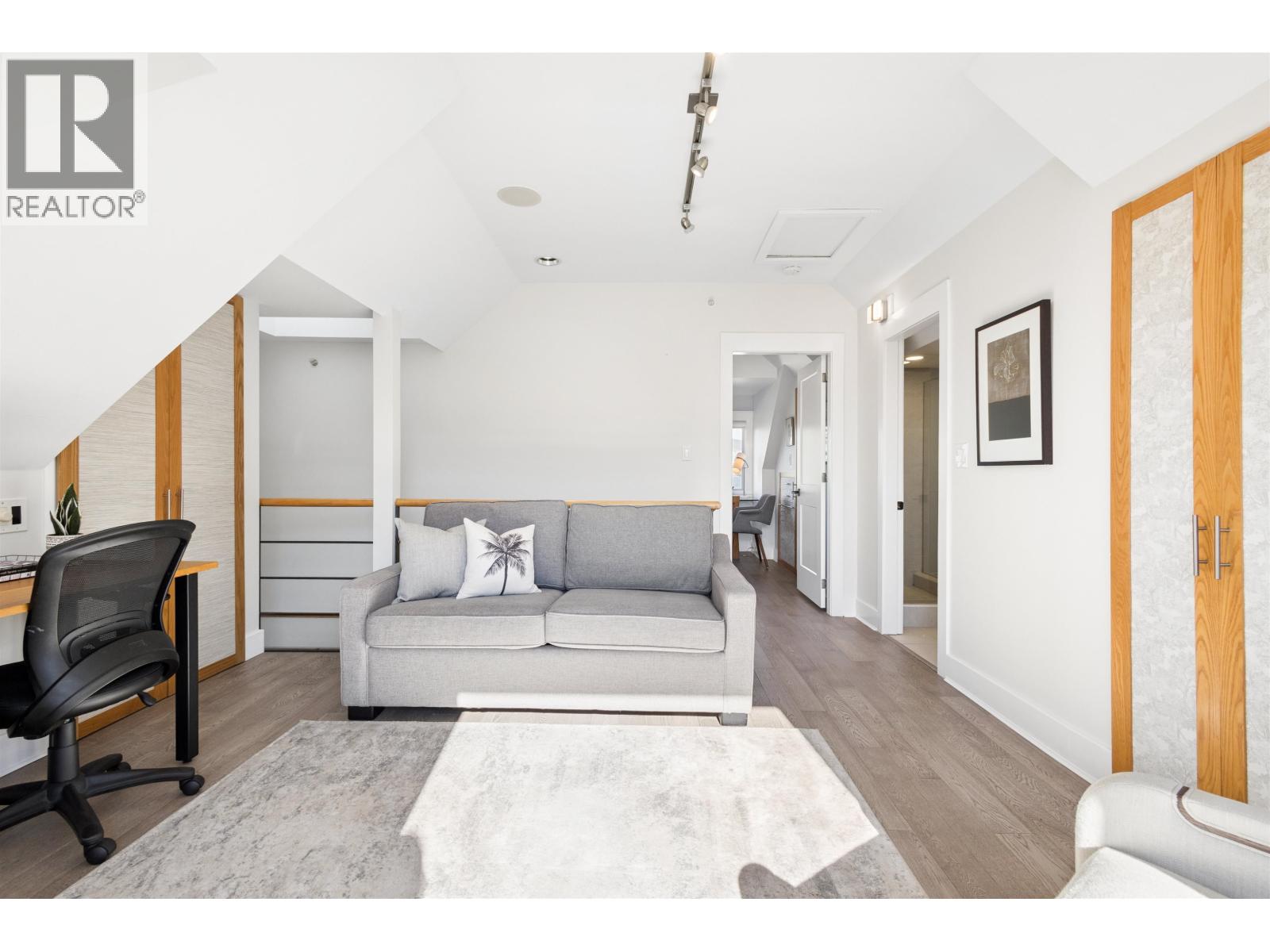 Photo of 2697 YORK AVENUE 29