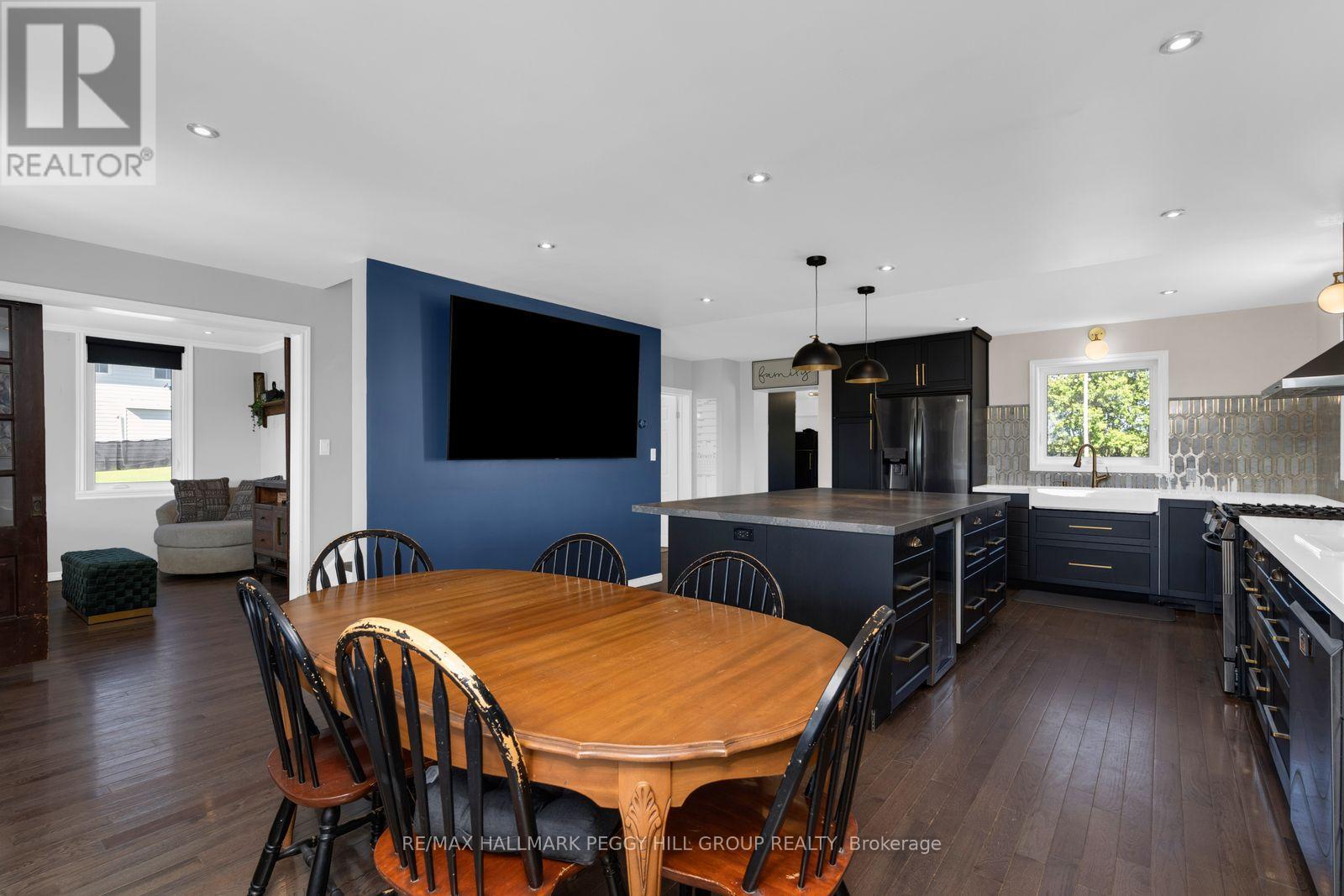 312 Lafontaine Road West, Tiny, ON photo 8