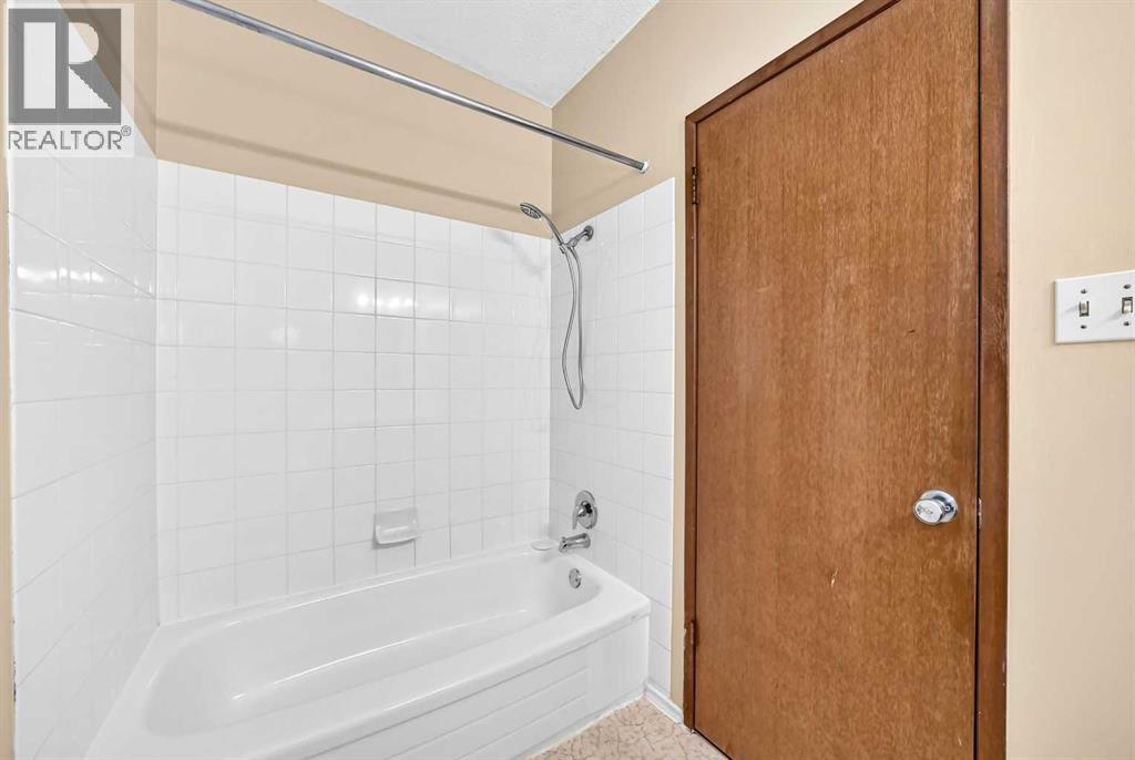 823 67 Avenue SW, Calgary — photo 20