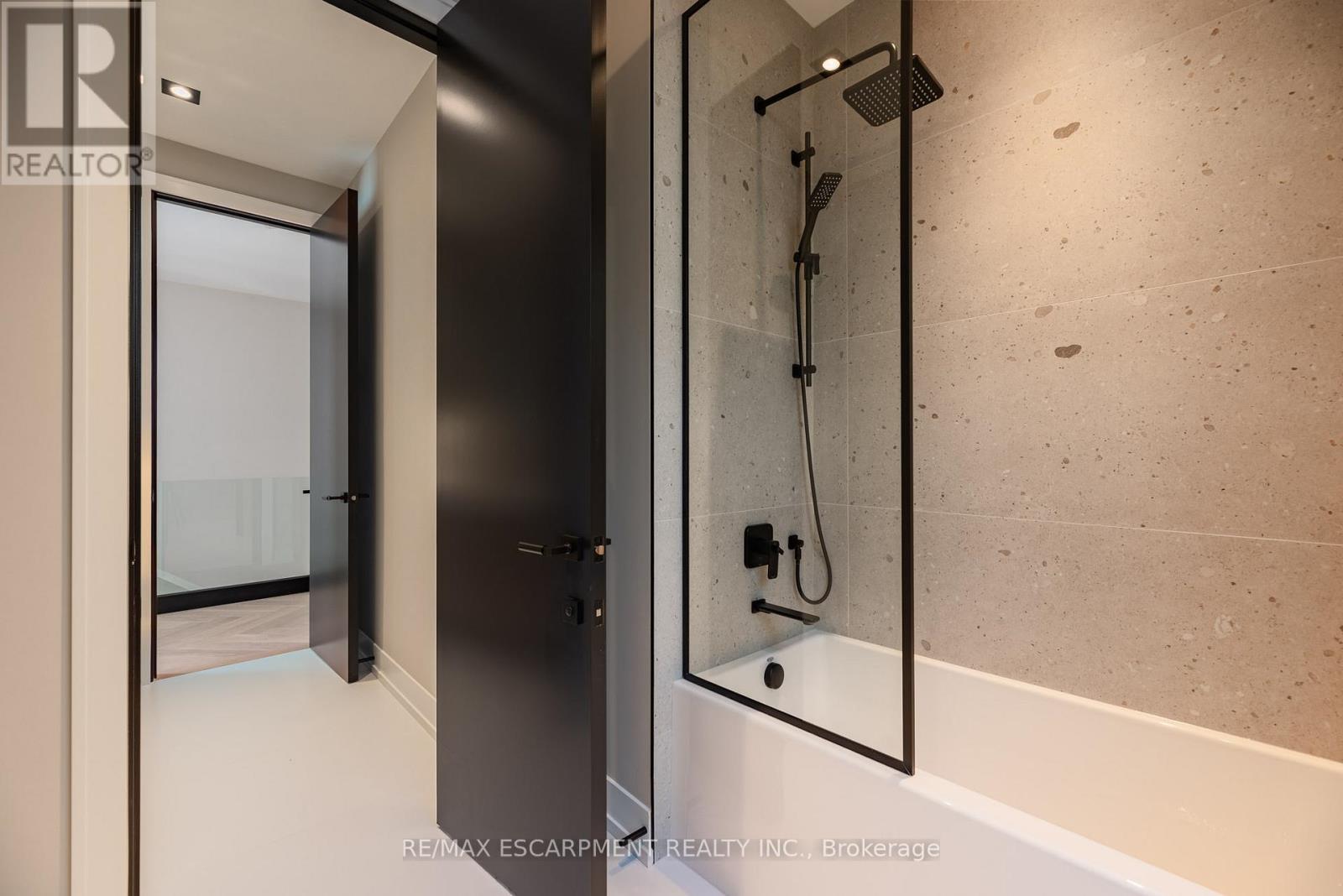 696 Montbeck Crescent, Mississauga, ON photo 39