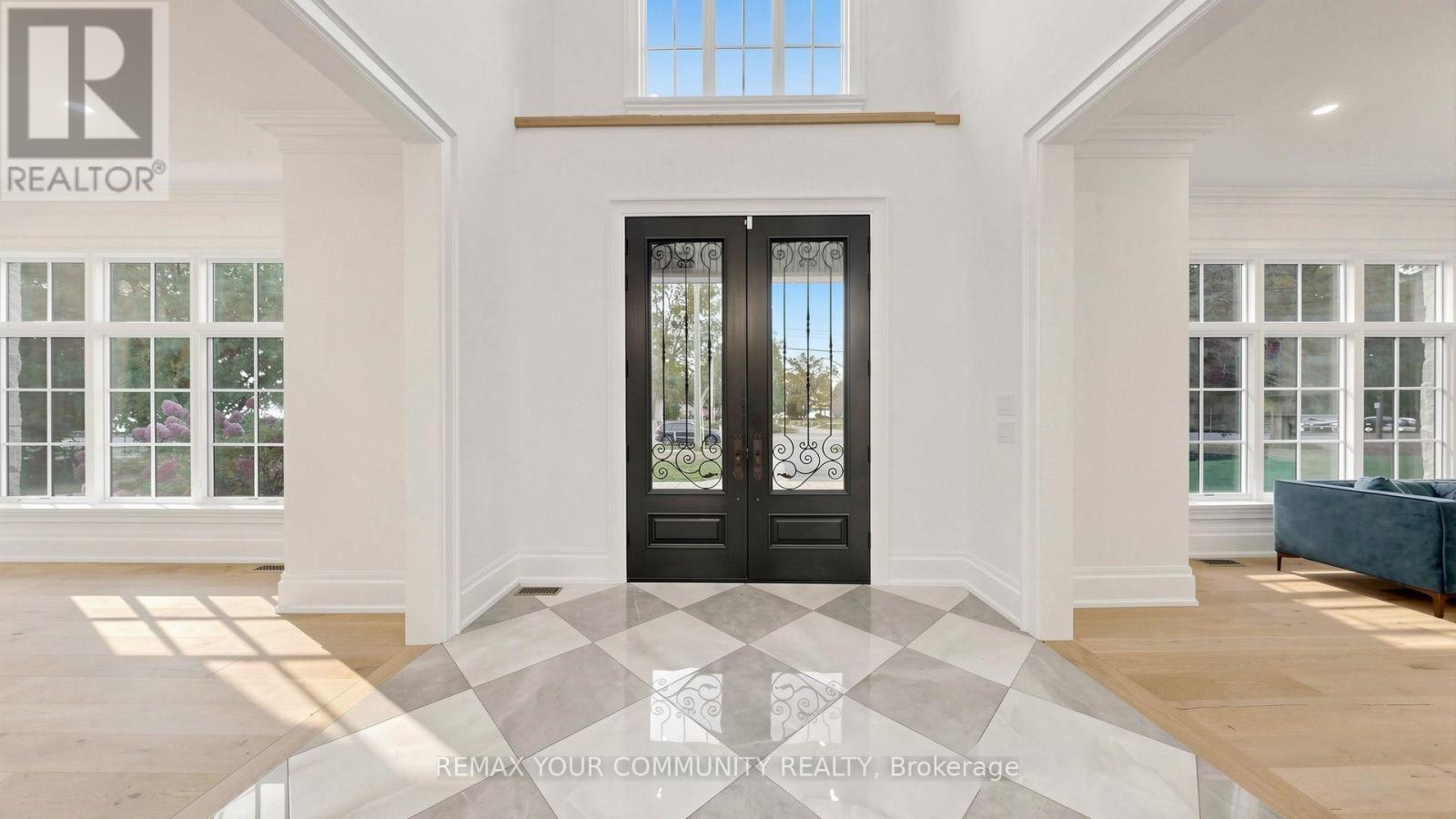 1427 Lakeshore photo 4