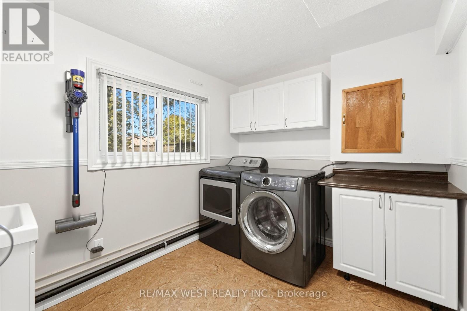1380 Queen's Boulevard, Kitchener, ON photo 12