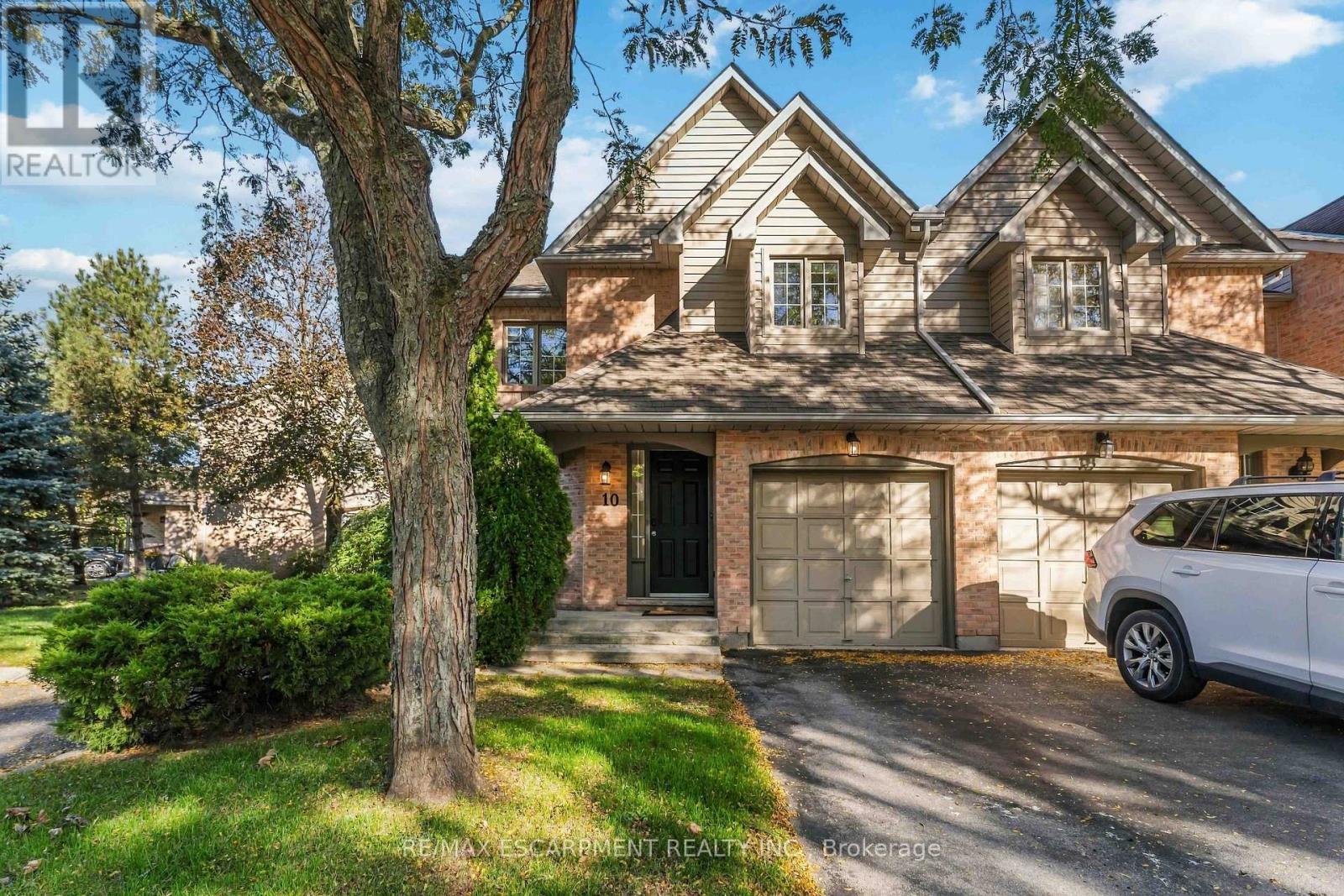 10 - 320 HAMILTON DRIVE, Hamilton (Ancaster)