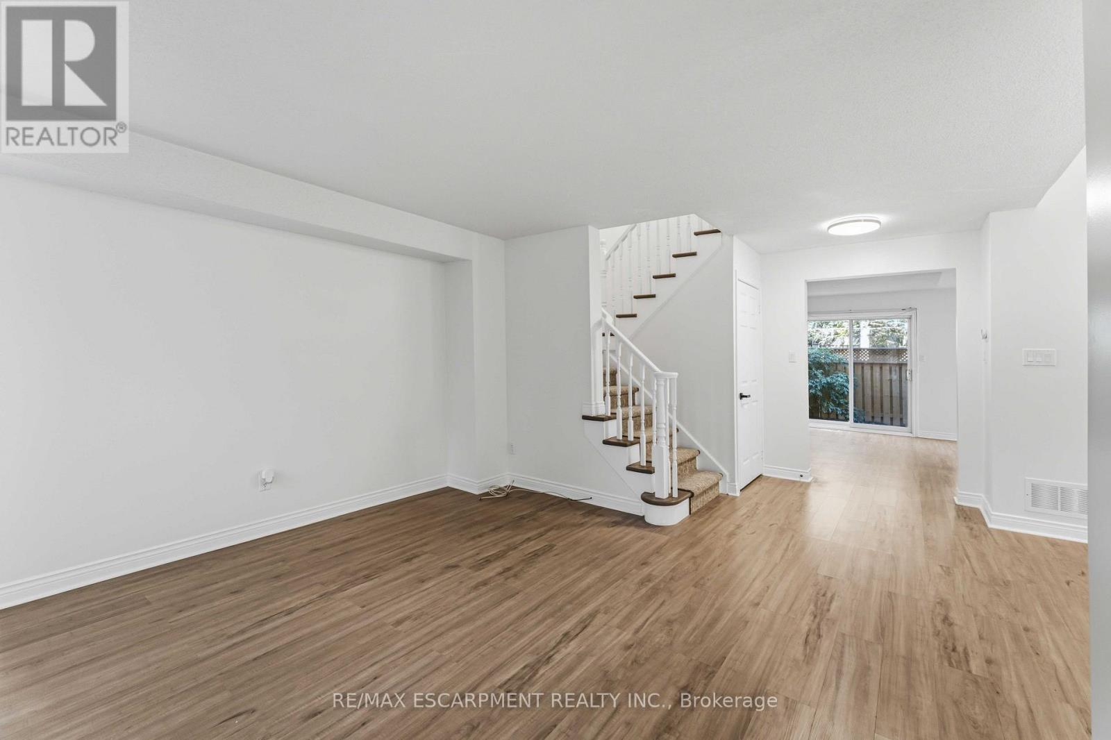 10 - 320 HAMILTON DRIVE, Hamilton (Ancaster) — photo 3