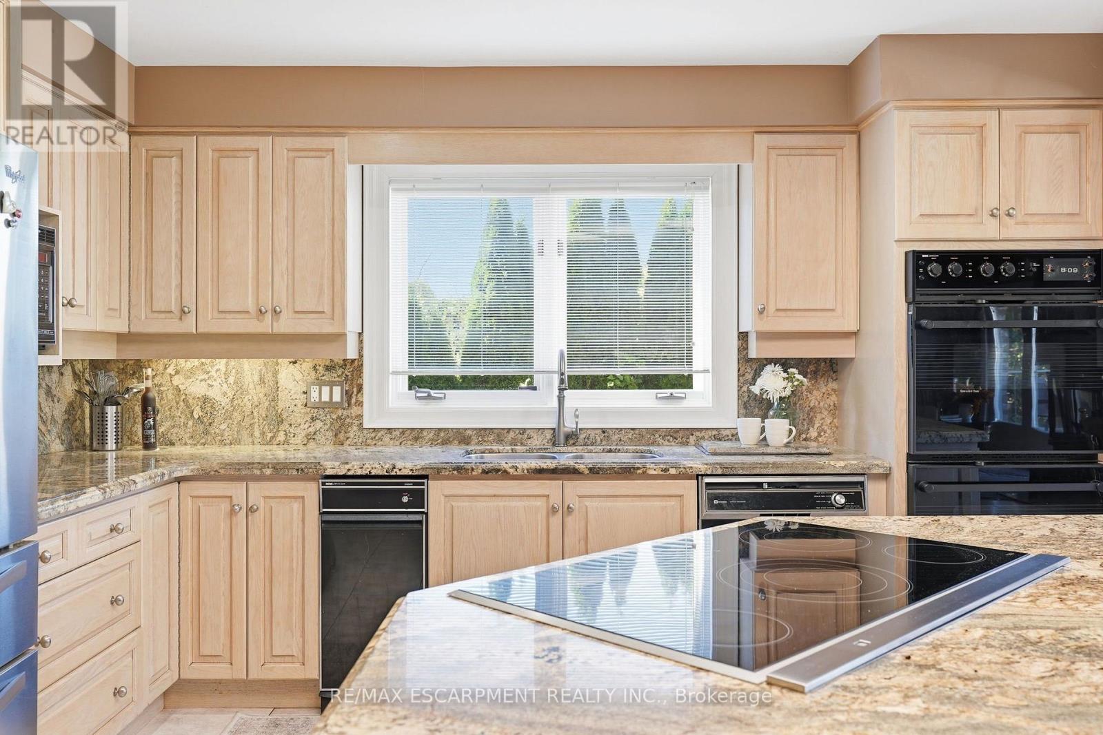 22 BURT Court, Hamilton, ON photo 15
