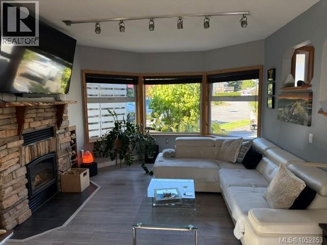 7530 Cadwallader Cres - 9