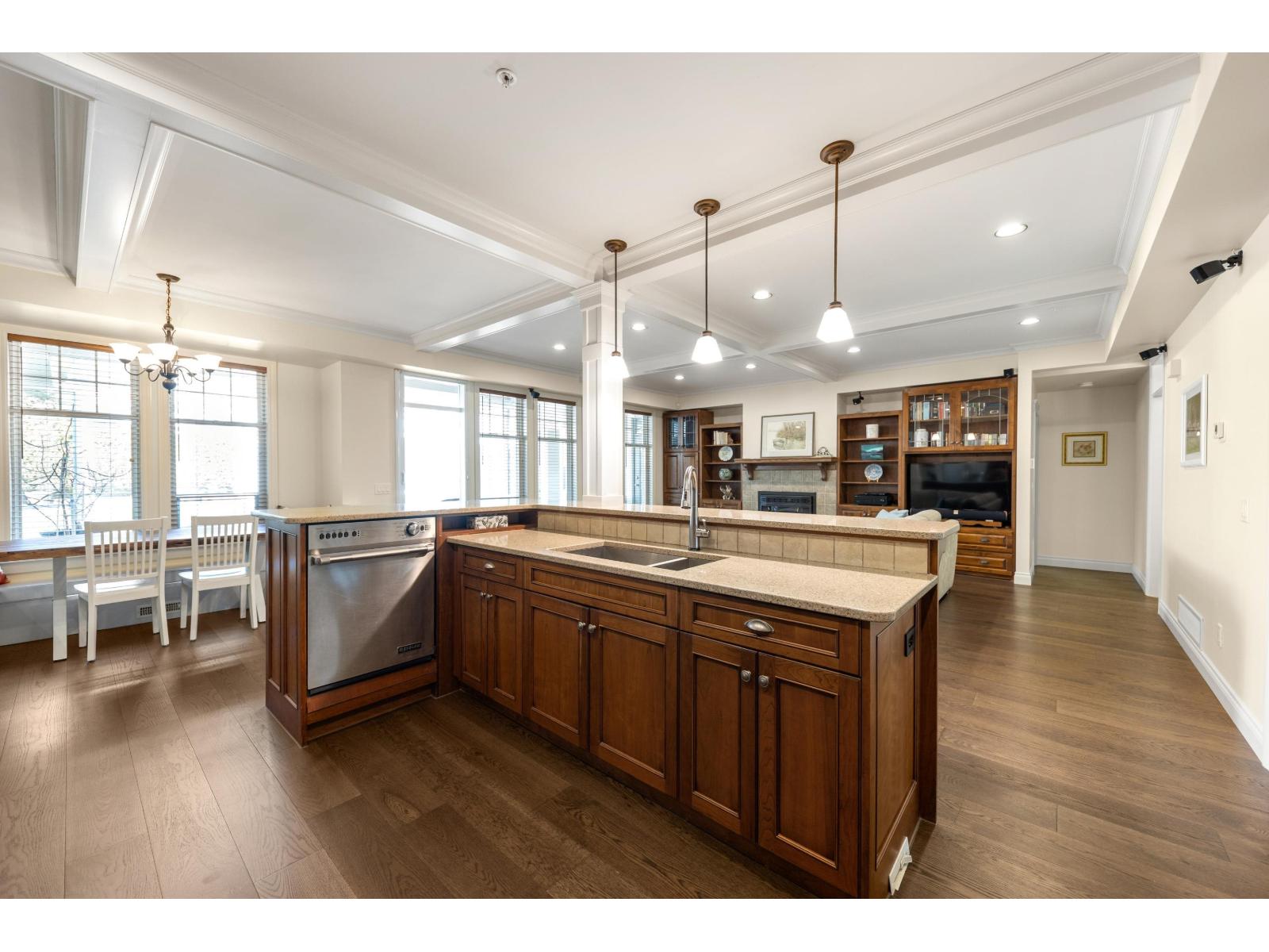 13785 MARINE DRIVE, White Rock - Image 1