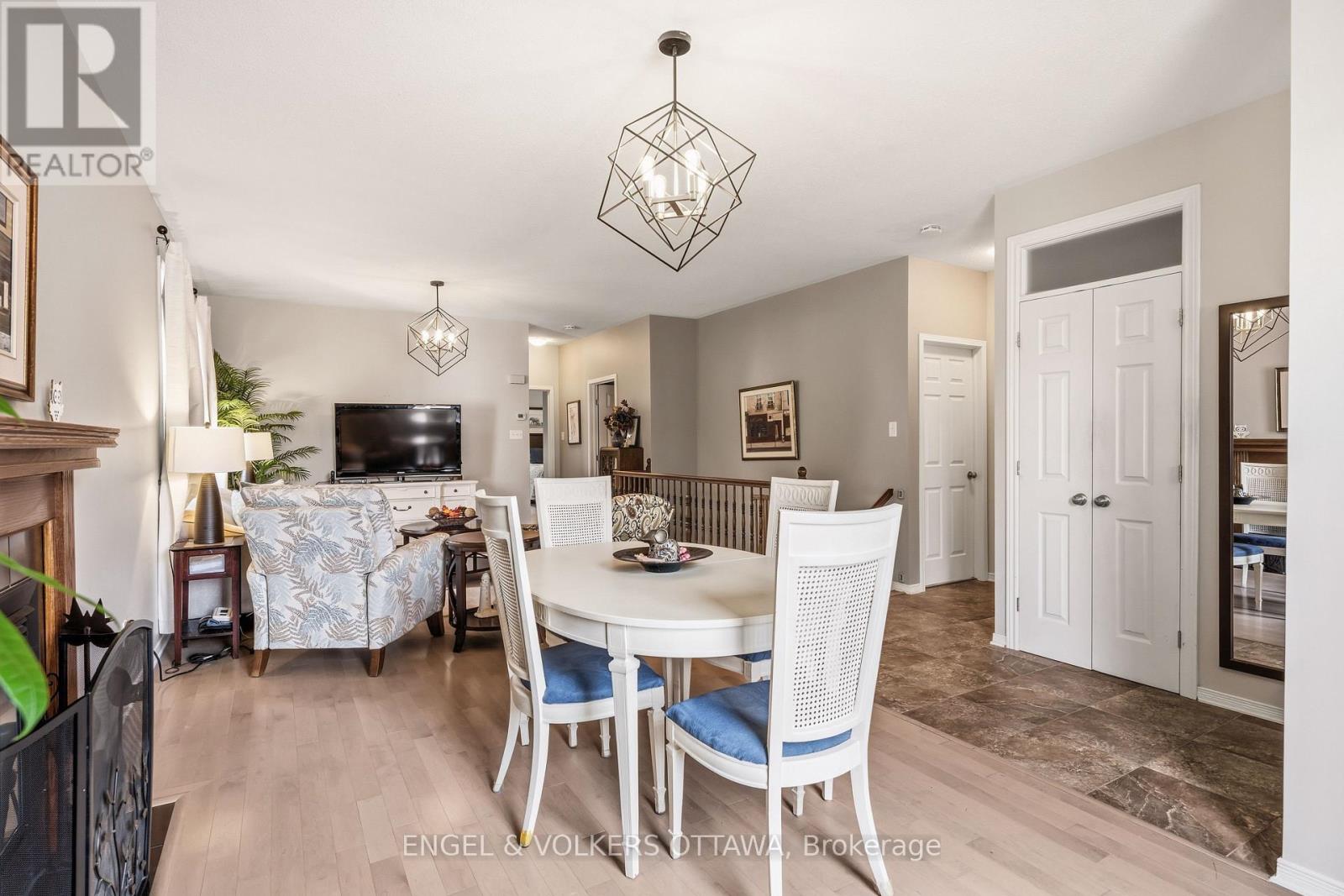 518 STONECHURCH WAY, Ottawa — photo 6
