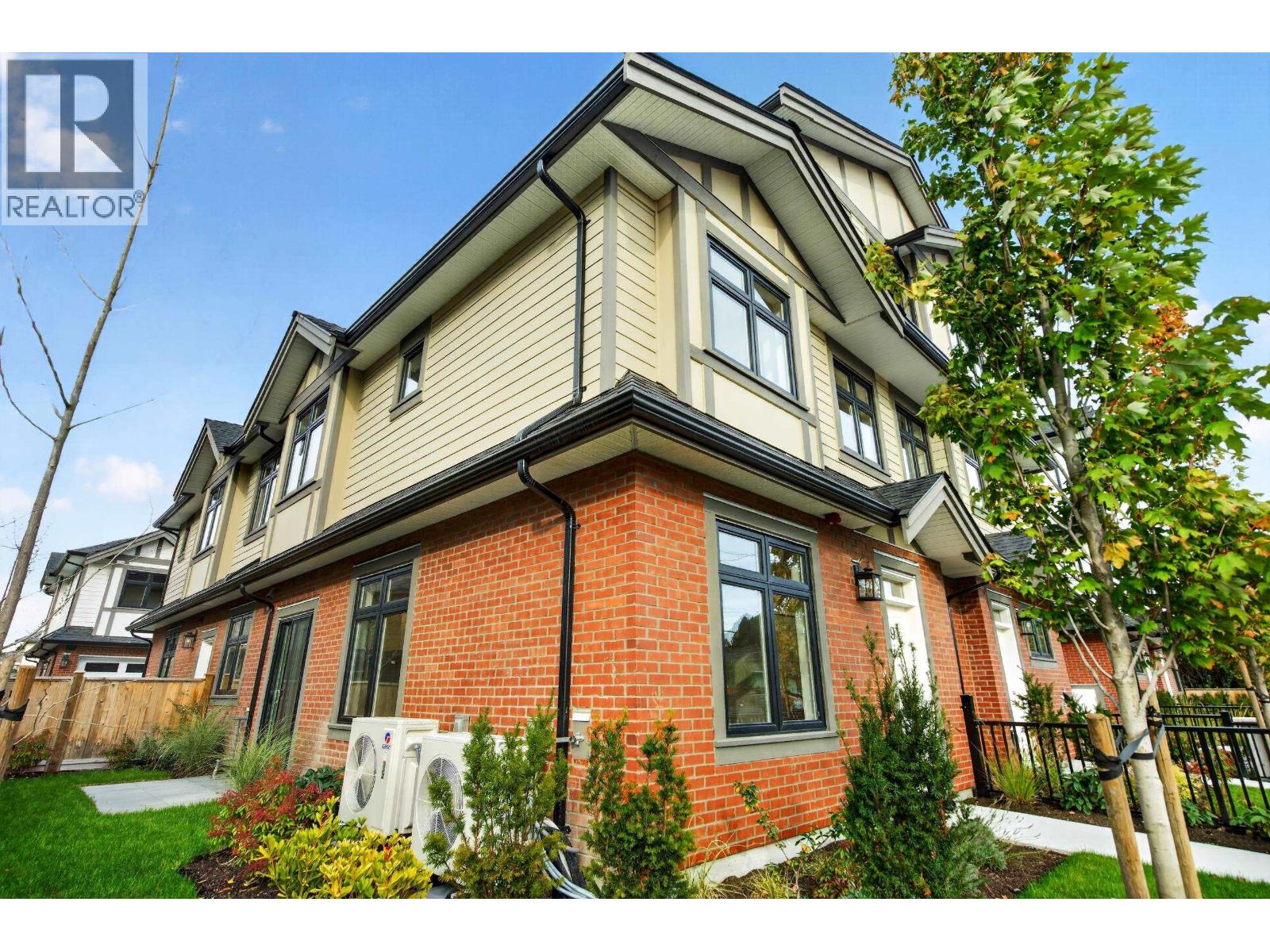 Photo of 9 8299 WILLIAMS ROAD 35