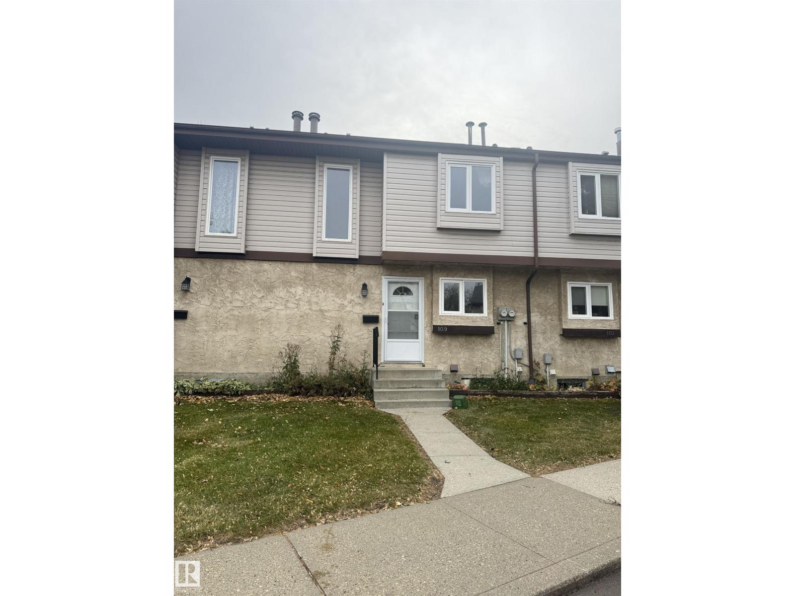 109 ROYAL TC NW, Edmonton, Alberta, T6J4R2