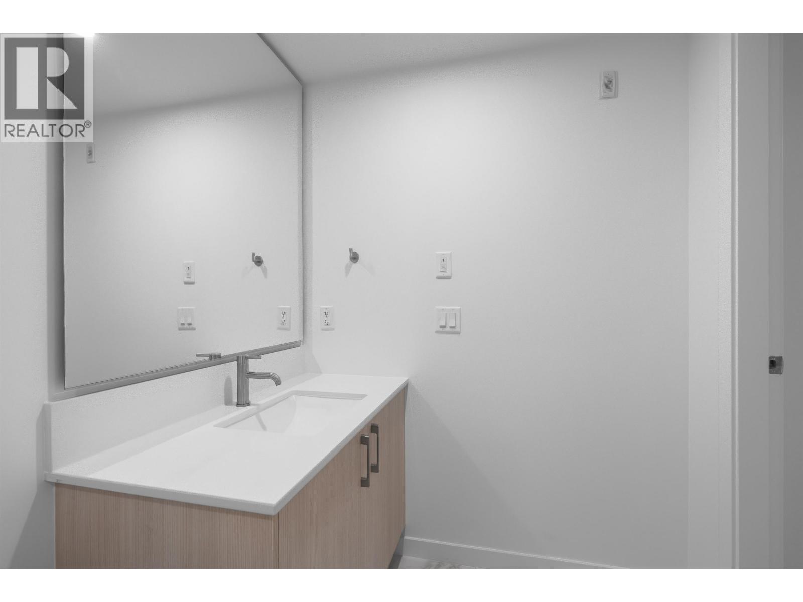 Photo of 120 954 LYTTON STREET 16
