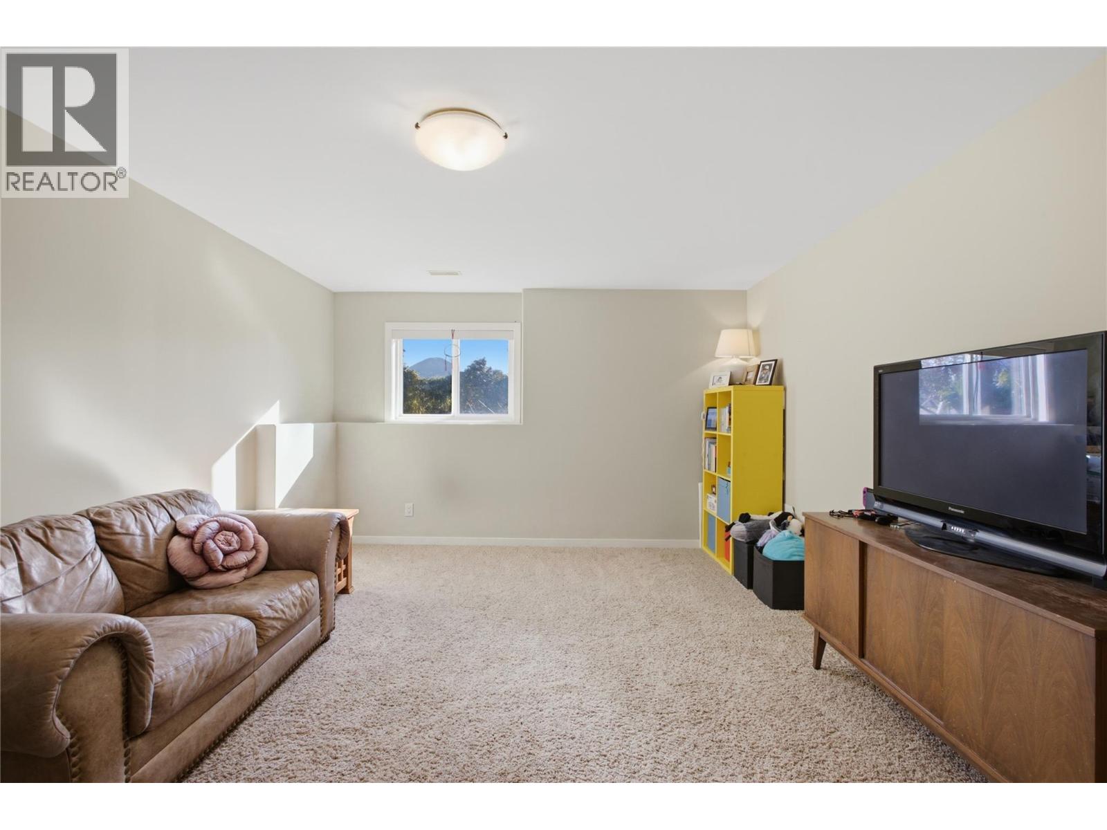 2060 Grasslands Boulevard - 27