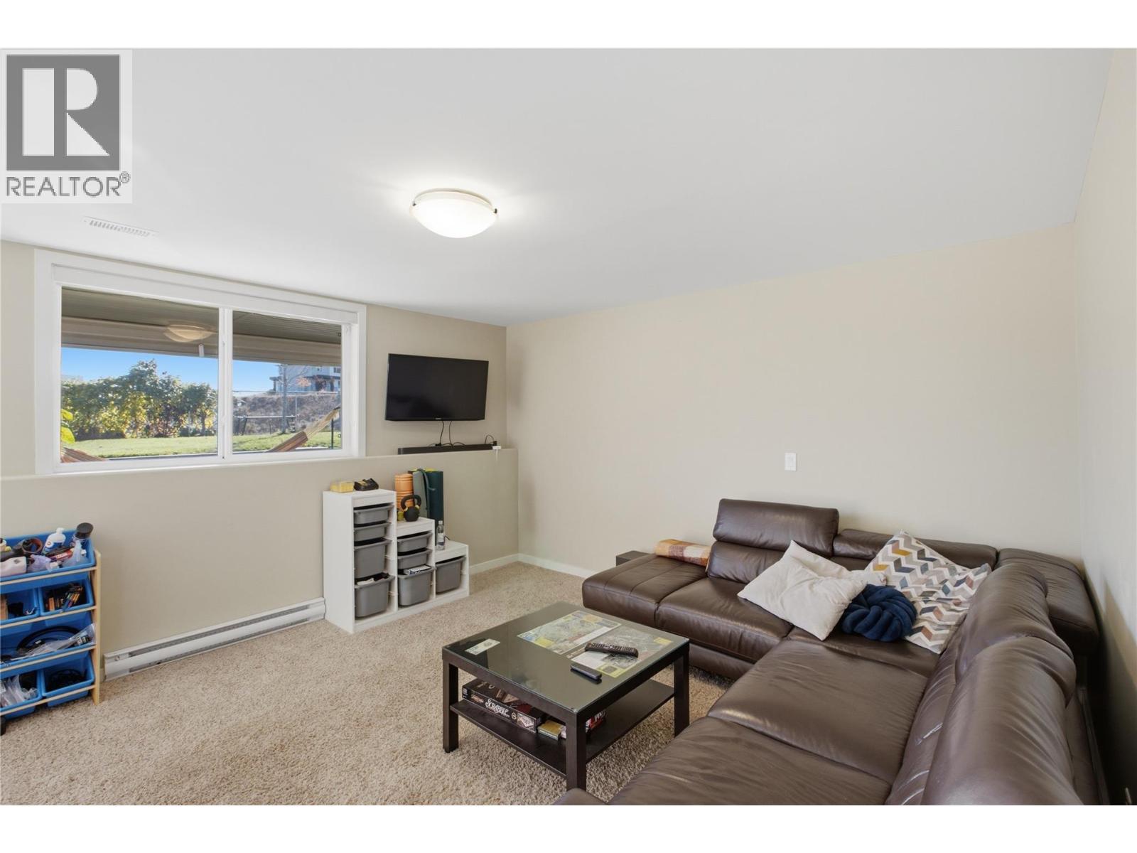 2060 Grasslands Boulevard - 35