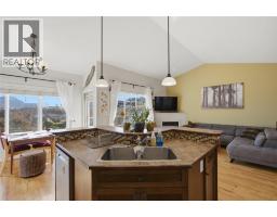 Foyer - 2060 Grasslands Boulevard, Kamloops, BC V2B0A6 Photo 12