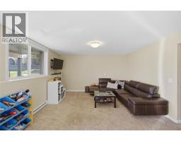 2060 Grasslands Boulevard, Kamloops, BC V2B0A6 Photo 37