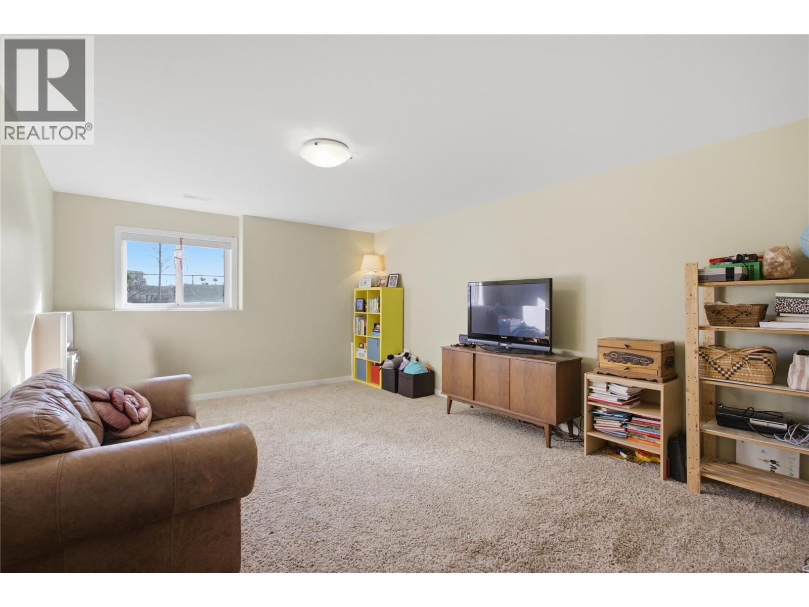 2060 Grasslands Boulevard - 28