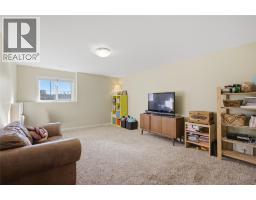 2060 Grasslands Boulevard, Kamloops, BC V2B0A6 Photo 28
