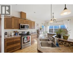 Primary Bedroom - 2060 Grasslands Boulevard, Kamloops, BC V2B0A6 Photo 9