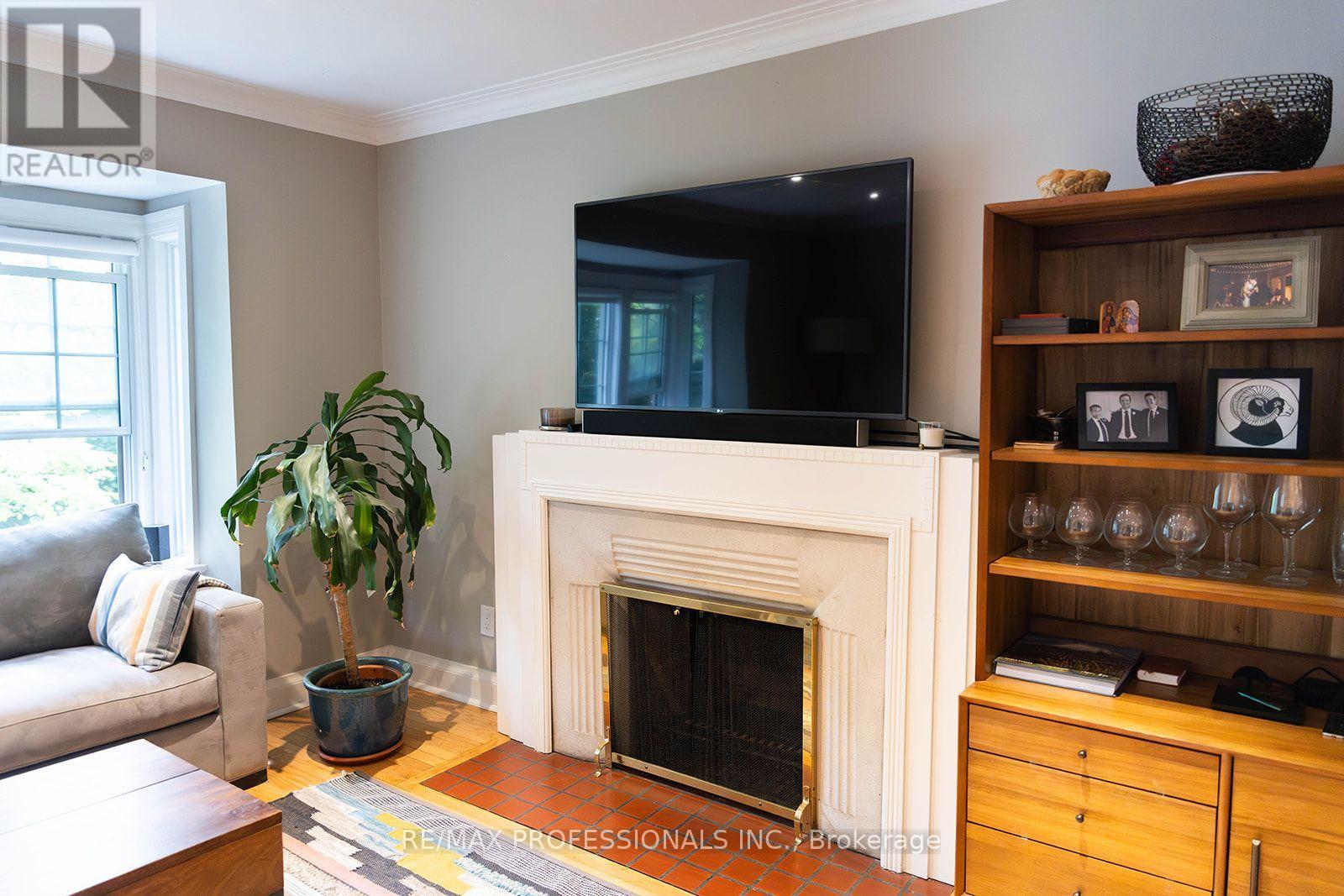 82 ELLIS PARK ROAD, Toronto (High Park-Swansea) — photo 4