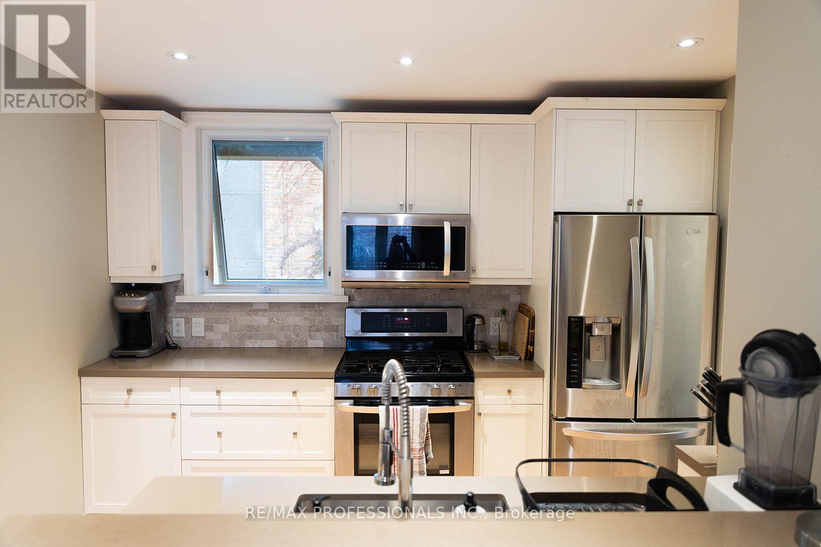 82 ELLIS PARK ROAD, Toronto (High Park-Swansea) — photo 9