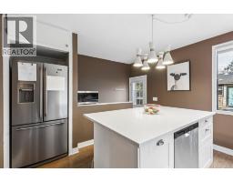 4pc Bathroom - 5216 18 Avenue Nw, Calgary, AB T3B0R3 Photo 10